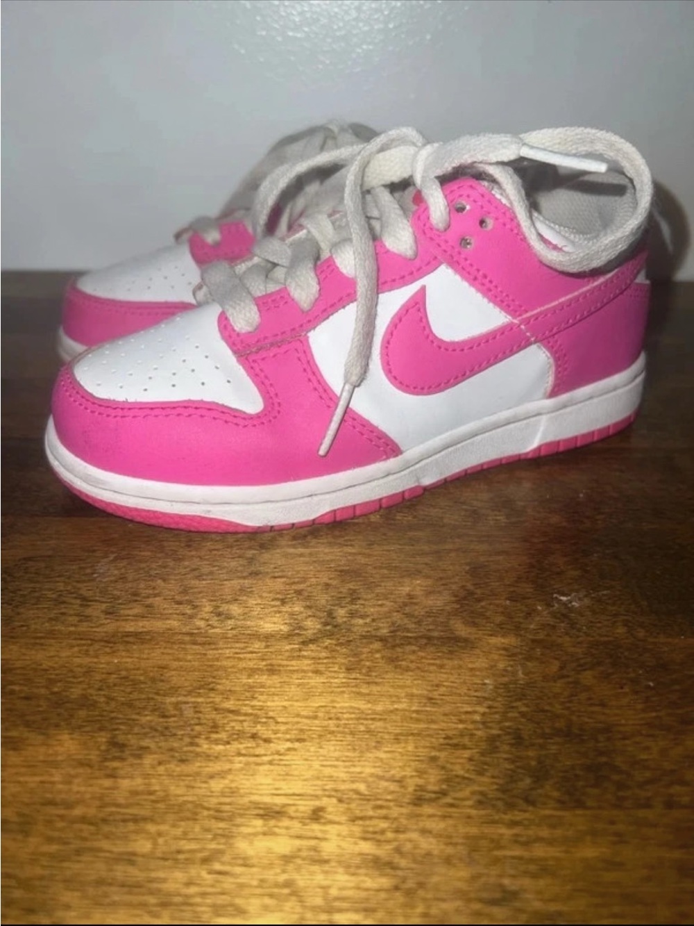 Nike Kids Low-Top Sneakers in White and Pink